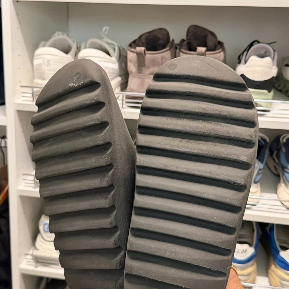 Yeezy slides - Picture 3 of 3